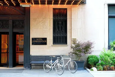 Ambassador Gold Coast, a Member of The Chicago Hotel Collection exterior