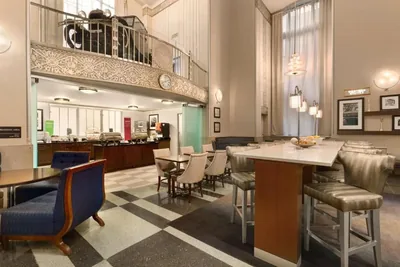 Restaurant and bar at Chicago Motor Club