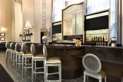 Restaurant and bar at Chicago Motor Club