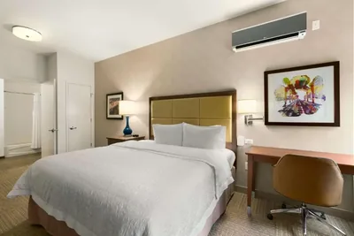 Guest room at Chicago Motor Club