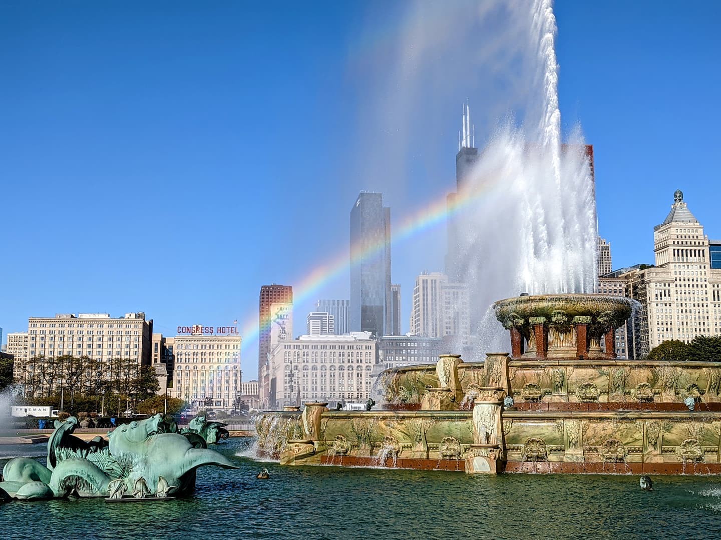 Buckingham Fountain and the skyline in Grant Park