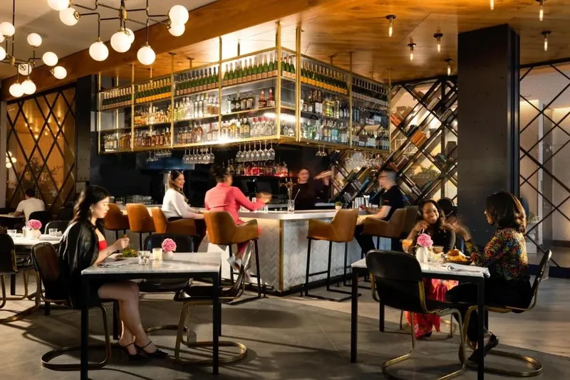 Restaurant and bar at Arlo Chicago
