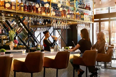 Restaurant and bar at Arlo Chicago
