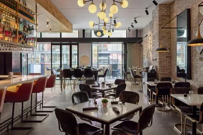 Restaurant and bar at Arlo Chicago