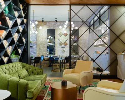 Restaurant and bar at Arlo Chicago