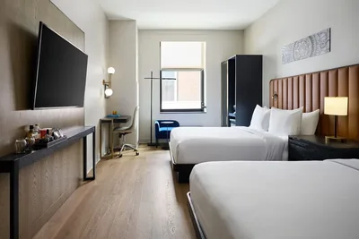Guest room at Arlo Chicago