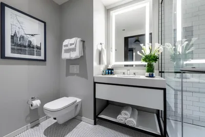 Guest room at Arlo Chicago