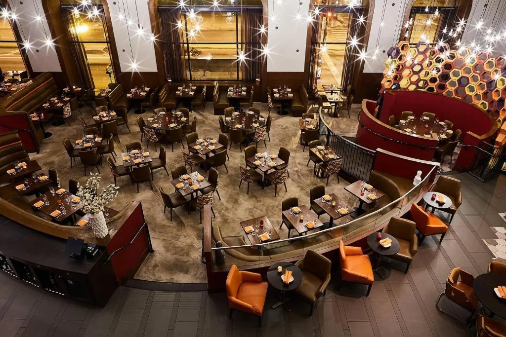 Restaurant and bar at The Blackstone, Autograph Collection