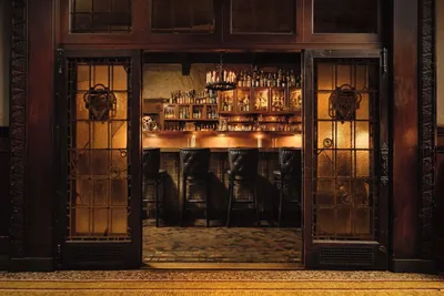 Restaurant and bar at Chicago Athletic Association Hotel