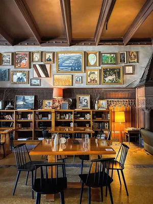 Restaurant and bar at Chicago Athletic Association Hotel