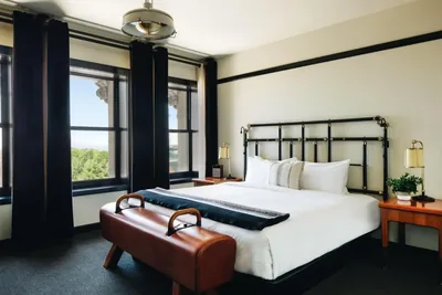 Guest room at Chicago Athletic Association Hotel
