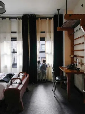 Guest room at Chicago Athletic Association Hotel