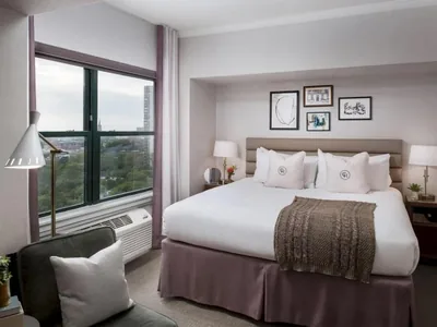 Guest room at Claridge House
