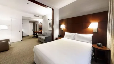 Guest room at Club Quarters Hotel, Wacker at Michigan