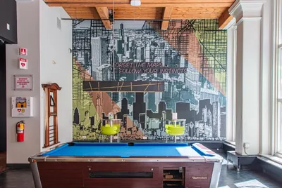 Amenities at HI Chicago \u2014 the J. Ira and Nicki Harris Family Hostel