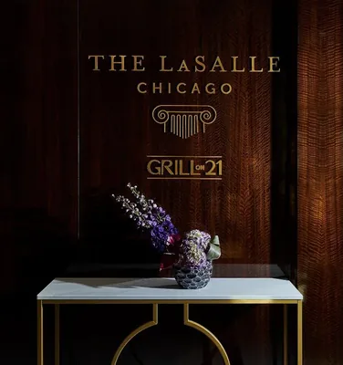 Restaurant and bar at The LaSalle Chicago, Autograph Collection