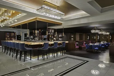 Restaurant and bar at The LaSalle Chicago, Autograph Collection