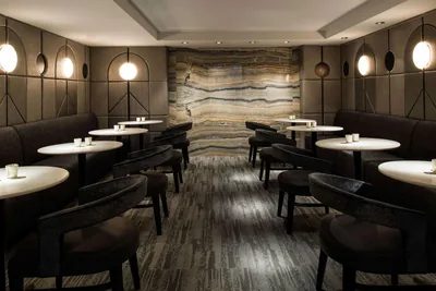 Restaurant and bar at LondonHouse Chicago