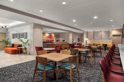 Restaurant and bar at Hampton Inn Chicago Downtown/N Loop/Michigan Ave