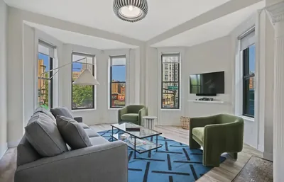 Guest room at Neighborhood Hotel Lincoln Park