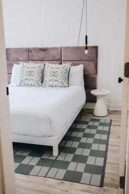 Guest room at Neighborhood Hotel Lincoln Park