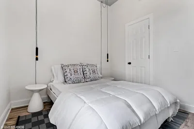 Guest room at Neighborhood Hotel Lincoln Park