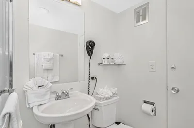 Guest room at Ohio House Motel