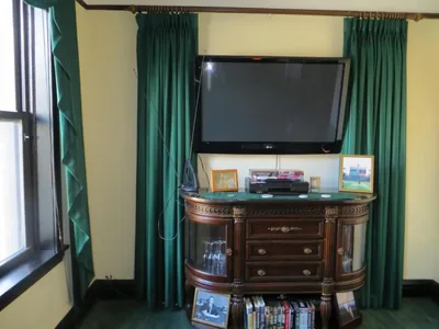 Guest room at The Polo Inn Bridgeport U.S.A.