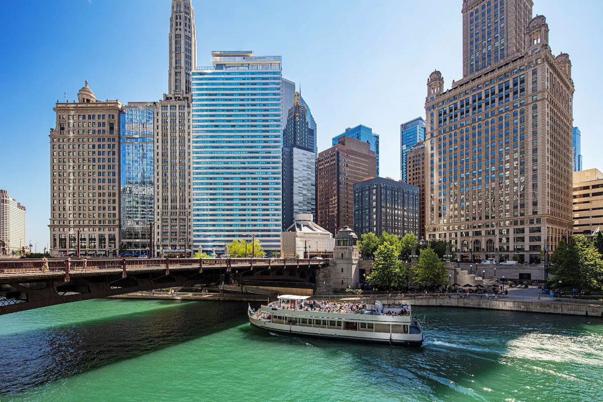The Royal Sonesta Chicago Downtown, the former 1959 Executive House tower on the Chicago River