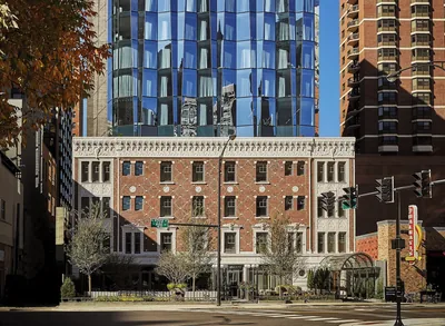 Viceroy Chicago exterior