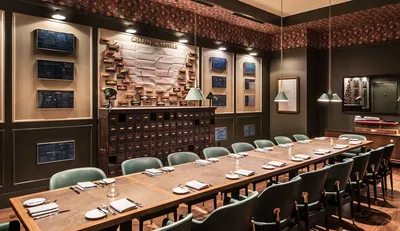 Restaurant and bar at Viceroy Chicago