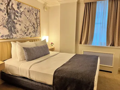 Guest room at Warwick Allerton - Chicago