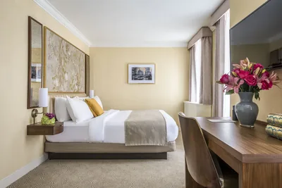 Guest room at Warwick Allerton - Chicago