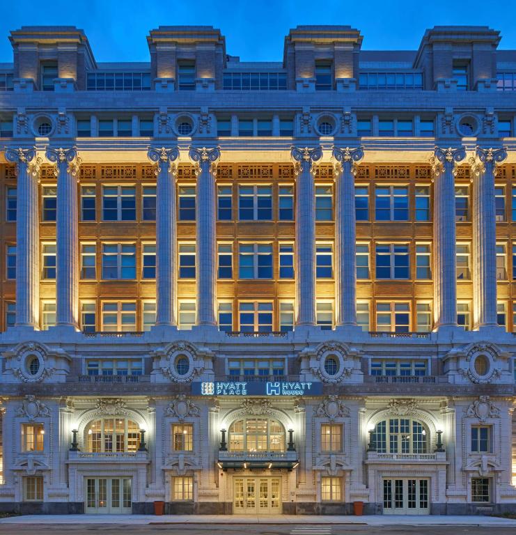 Illinois Medical District hotels