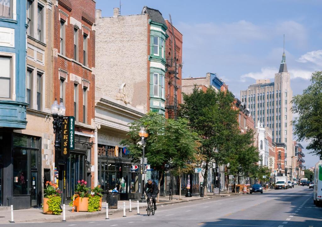 Wicker Park & West Town hotels